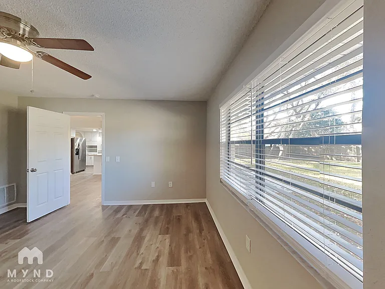 10327 Lansfield St — Photo 17