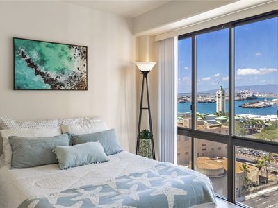 700 Richards St APT 1704, Honolulu, HI, 96813