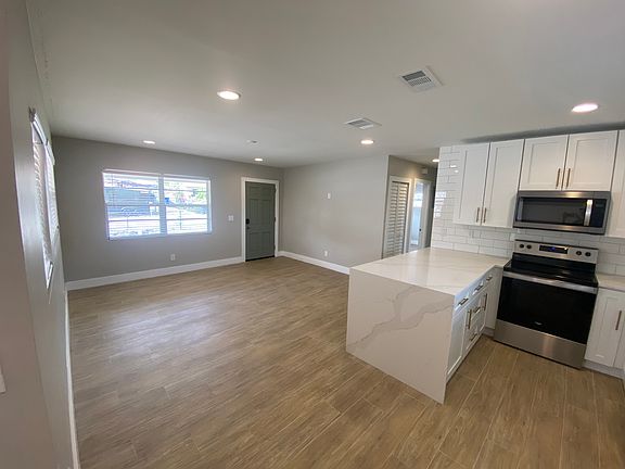 3rd image of 7009 Baywood Dr