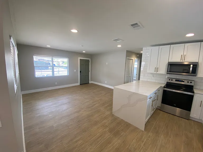 7009 Baywood Dr — Photo 3