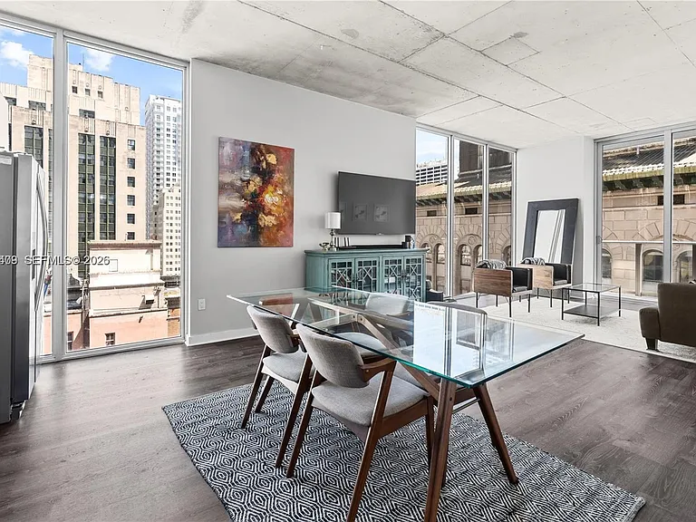 151 SE 1st St #1402 — Photo 4