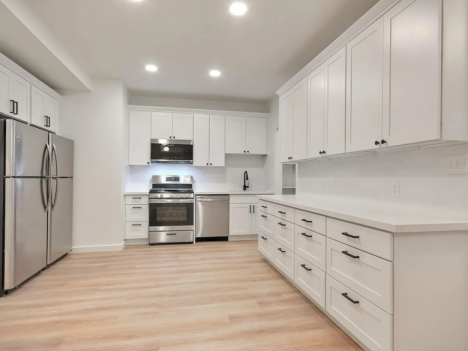 9 bed, 1200 sqft, $13,400 — Photo 3