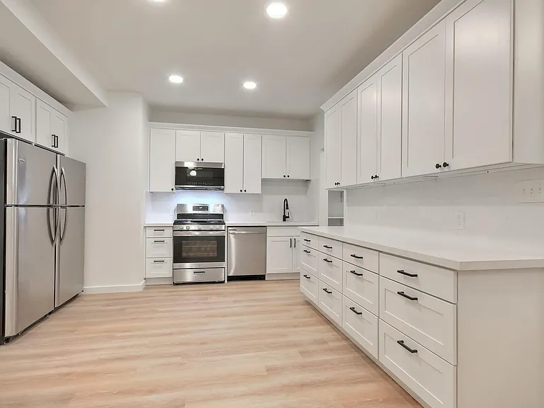 4710 16th Ave NE #B — Photo 3