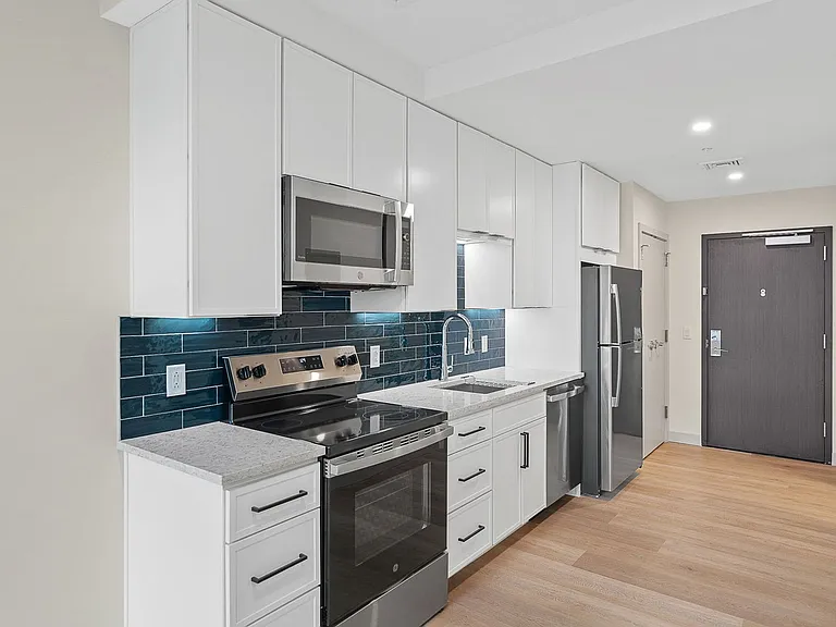 Bank Street Apartments at Burlington Square — Photo 6
