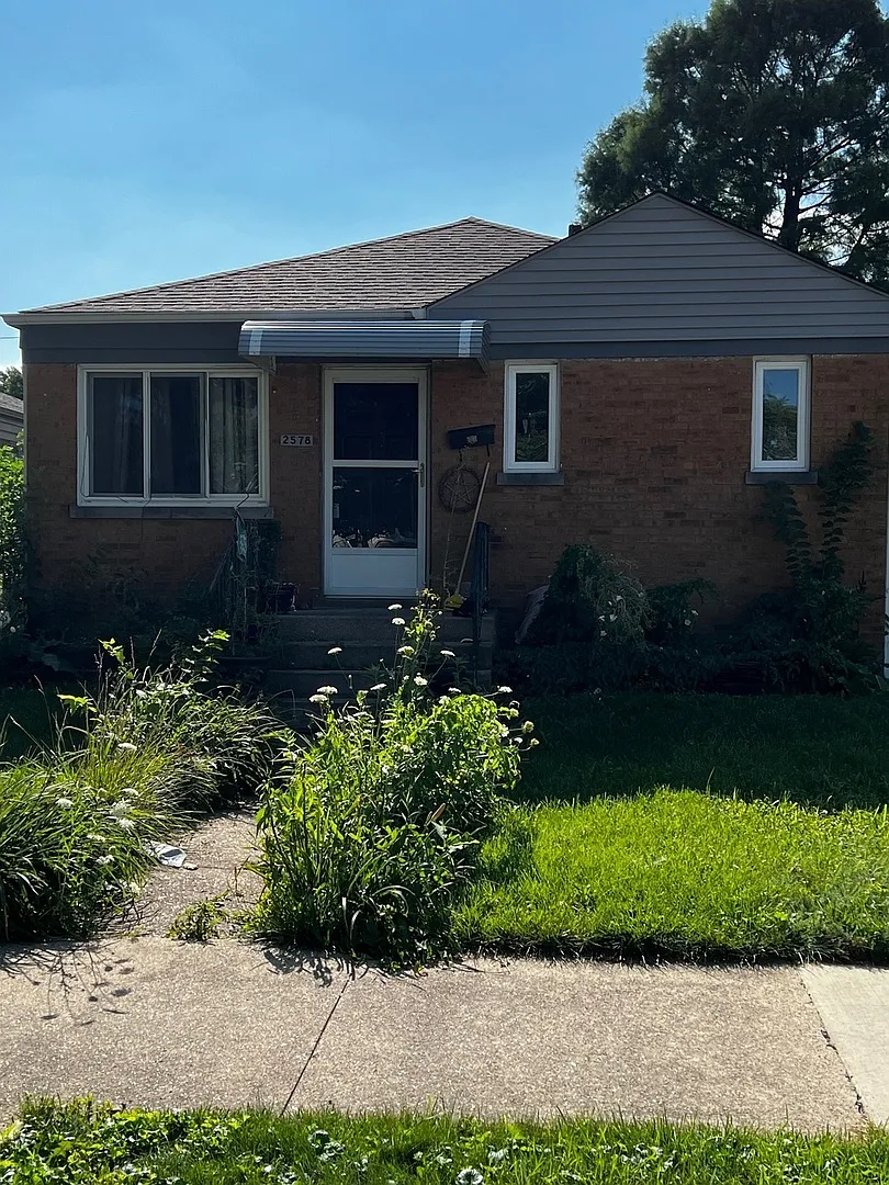 2578 Wood St photo 1