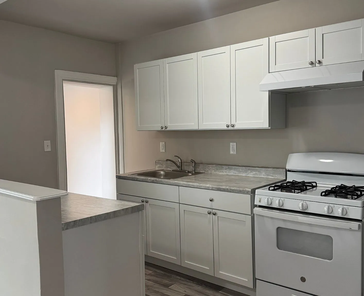 4 bed, $1,975 — Photo 1