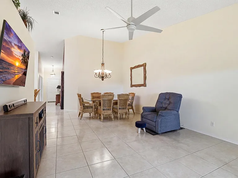 9363 Bridgeport Dr — Photo 7