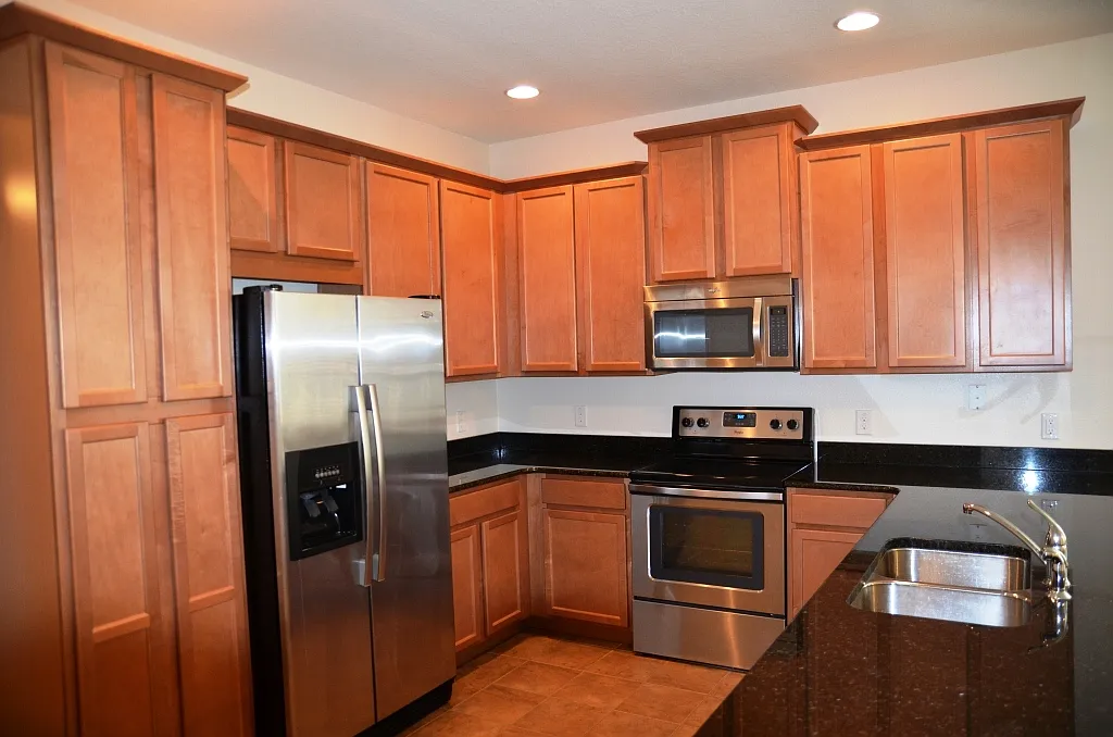 Nice 3/2 with Tile Flooring and 2-Car Garage in Azalea Cove (SE Orlando) — Photo 4