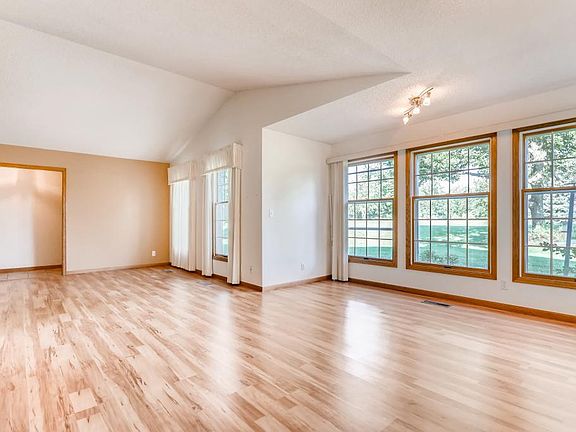 4th image of 4895 Orchid Ln N