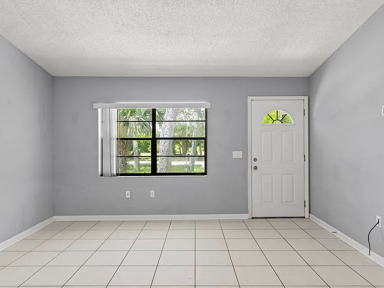 1205 S Flagler Ave — Photo 9