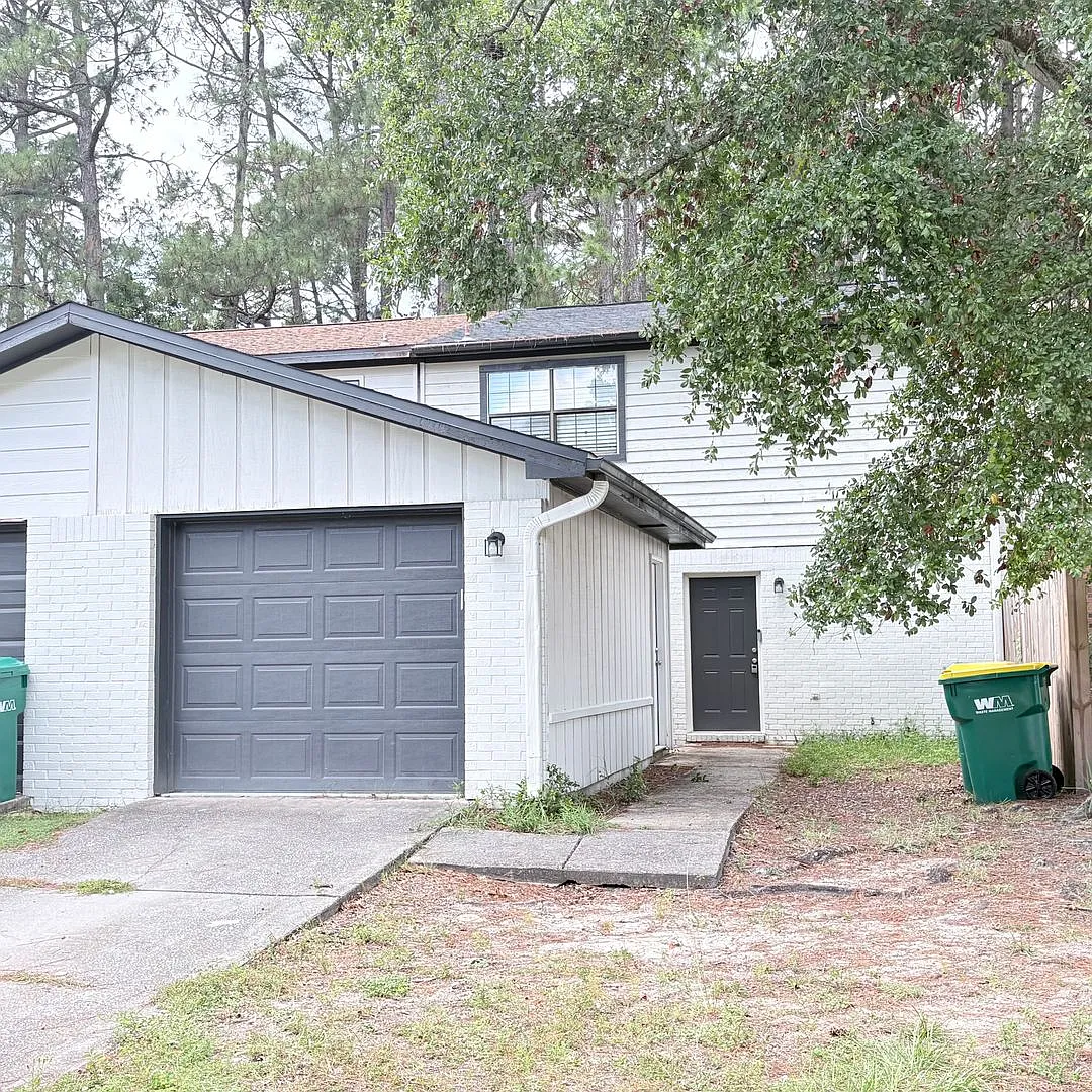 New Listing! — Photo 2