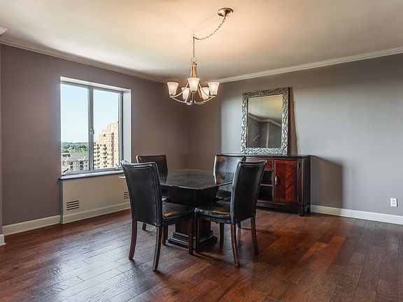 4th image of 221 W 48th St APT 1801