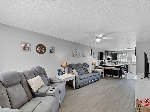 4th image of 559 Beaverview Dr