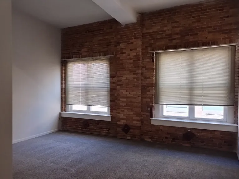 Marlboro Classic Apt & Redwood Square — Photo 76
