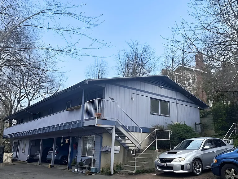 318 E 6th St — Photo 3