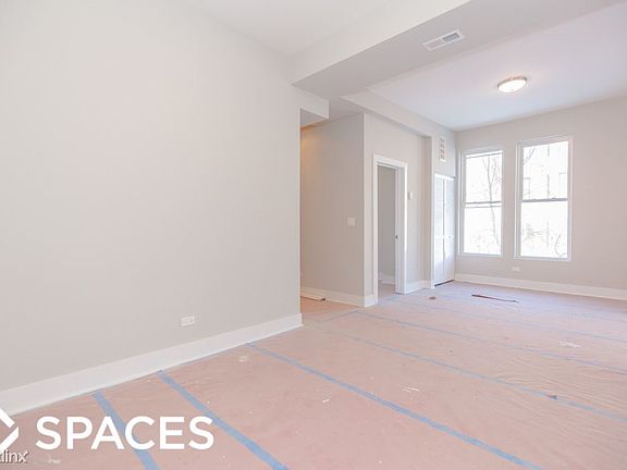 3rd image of 3358 N Kenmore Ave #1