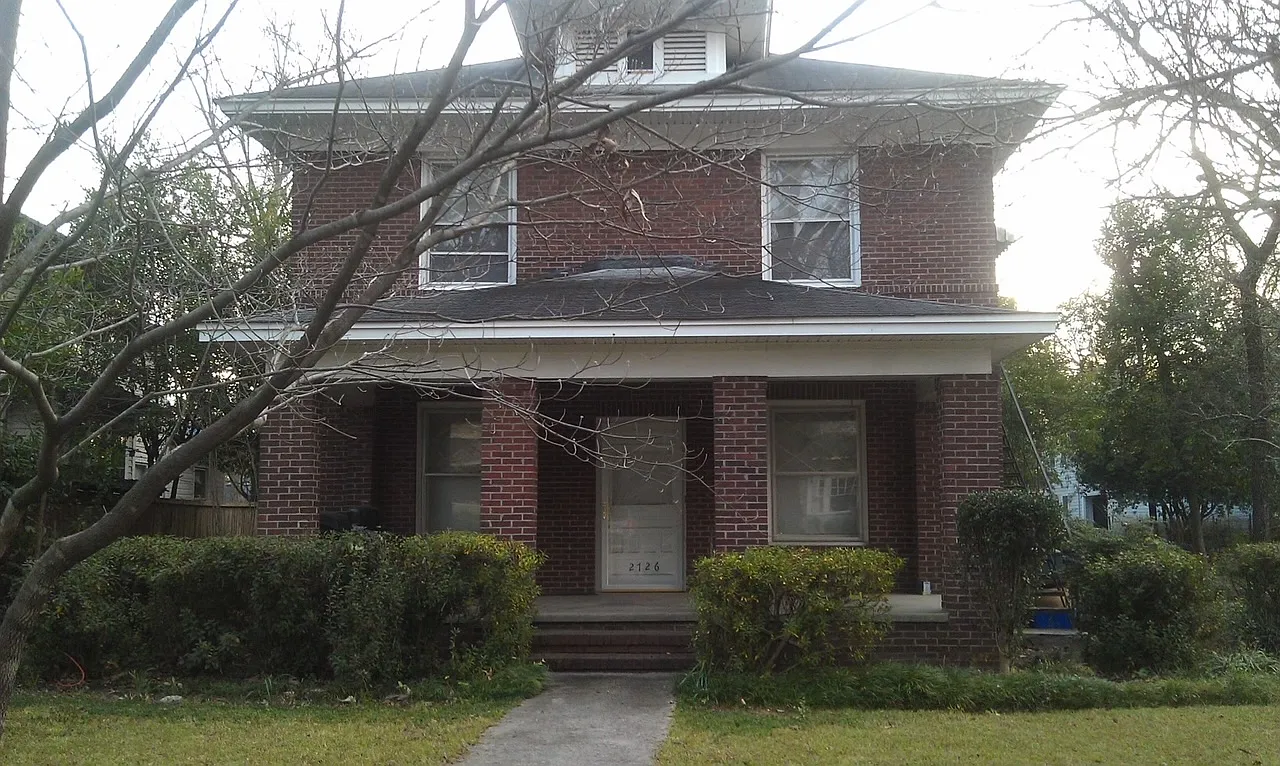 3 bed, $1,800 — Photo 2