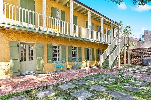 1 bed, 1.0 bath, 561 sqft, $1,700 — Photo 2