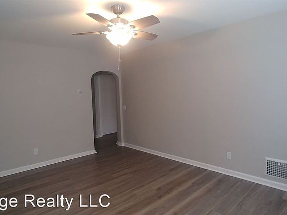 4th image of 426 Jefferson Ave