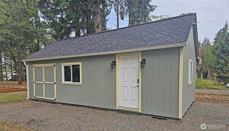 3rd image of 18435 Elderberry Street SW