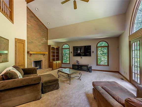 3rd image of 635 Hunter Hills Dr