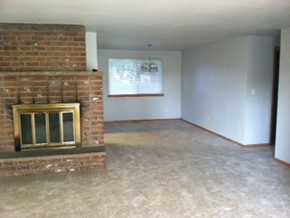 3rd image of 14208 25th Ave E