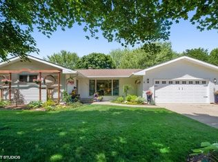 1280 Mitchell St, Woodstock, IL 60098
