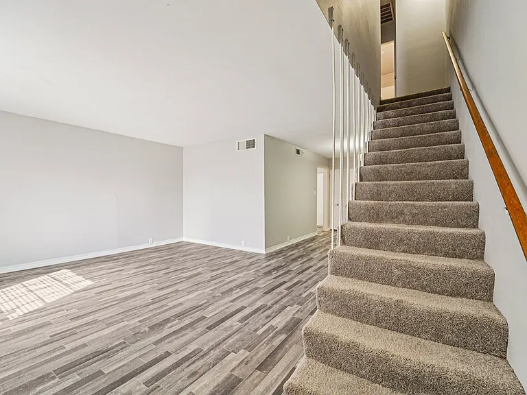 Ridley Apartments — Photo 20
