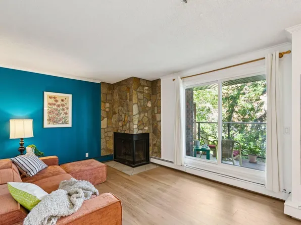 354 2nd Ave NE #404, Calgary, AB T2E 0E4