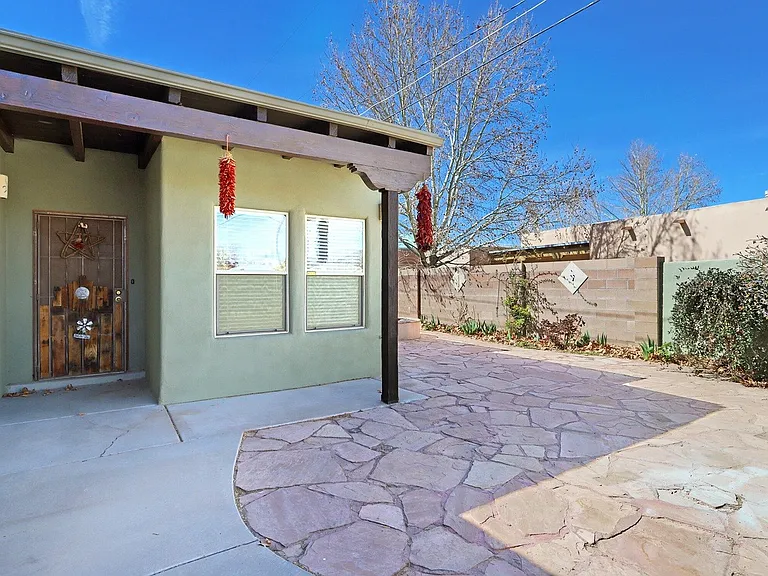 209 Manhattan Pl NW — Photo 3