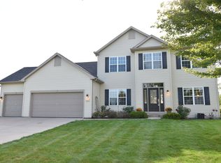 322 Cedar Crest Ln, Slinger, WI 53086