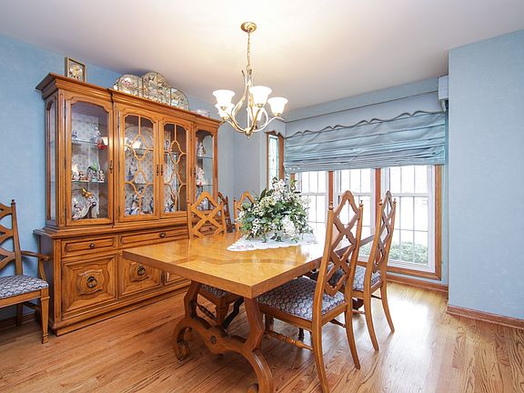5th image of 2115 N Lake Shore Cir