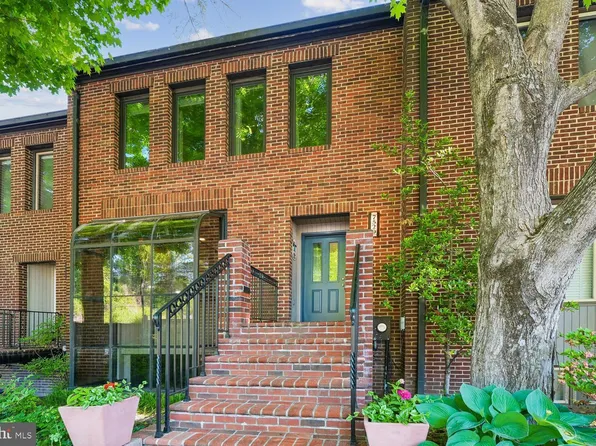 7529 Bradley Blvd, Bethesda, MD 20817