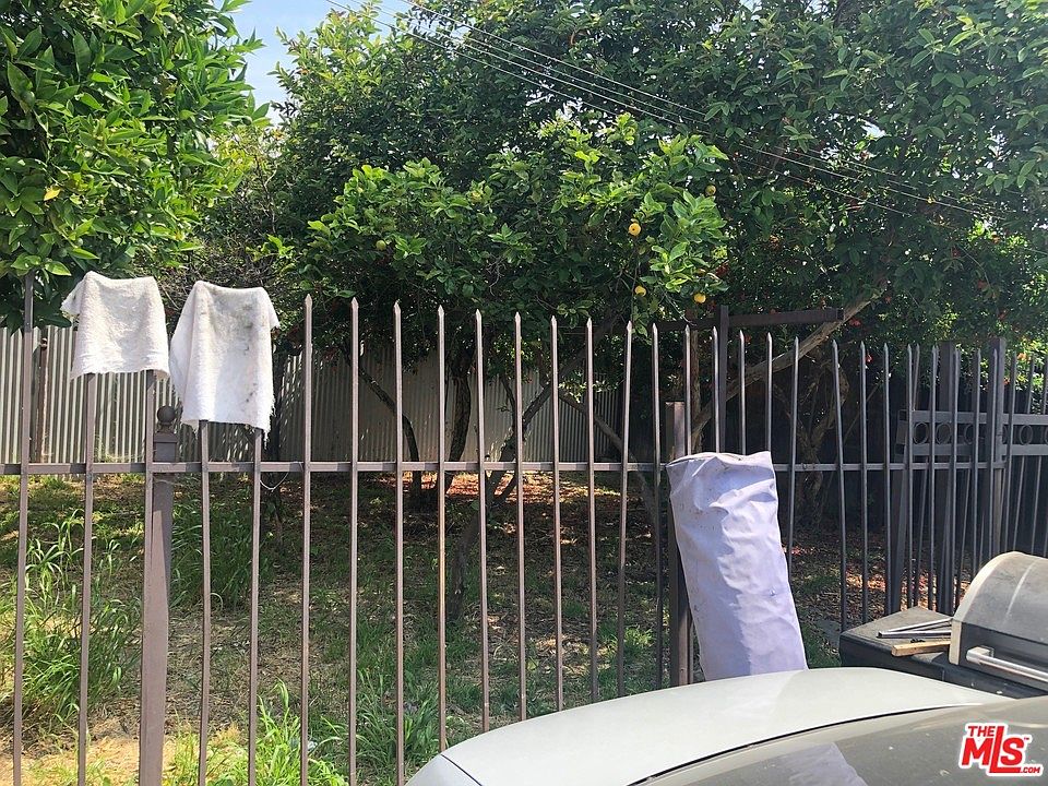 2nd image of 1134 S Harvard Blvd