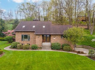 110 Boxwood Dr, Bridgeville, PA 15017