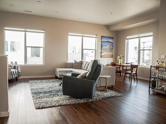 Living Room/Dining Area