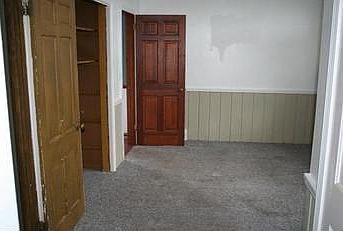 3rd image of 852 Fuller Ave NE