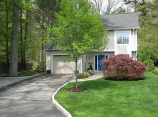 2 Pleasant St, Cos Cob, CT 06807