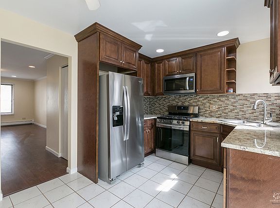 4th image of 8324 Oak Leaf Dr APT 1402