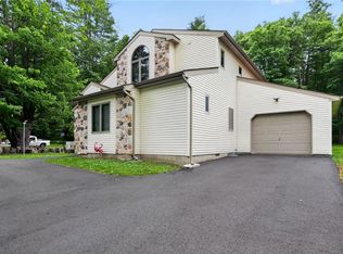 1119 Mink Ct, Bushkill, PA 18324