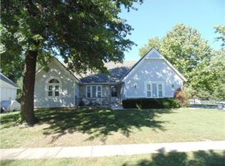 1436 E Sheridan Bridge Ln, Olathe, KS 66062