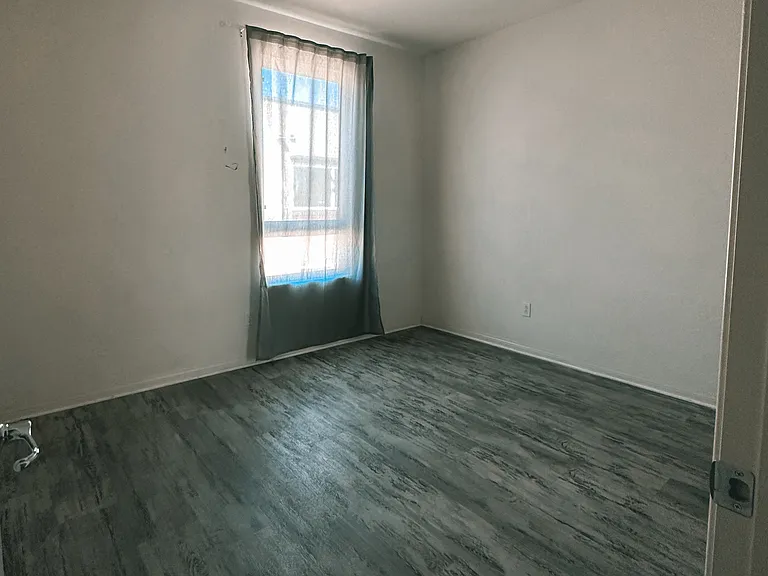 8021 5th St — Photo 3