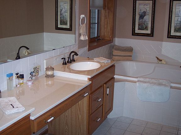 master bathroom/jetted tub
