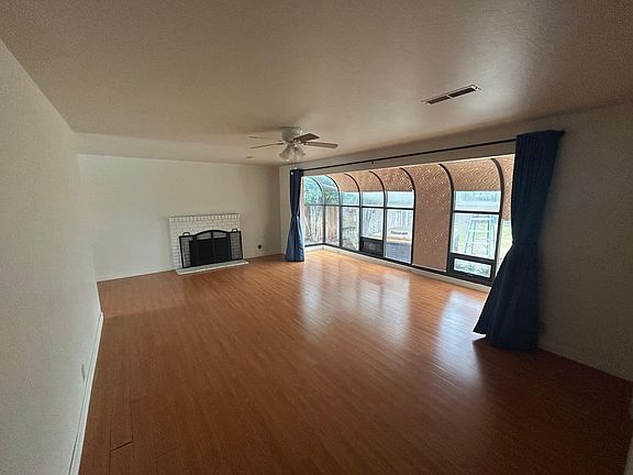 3rd image of 1836 Bowers Ave