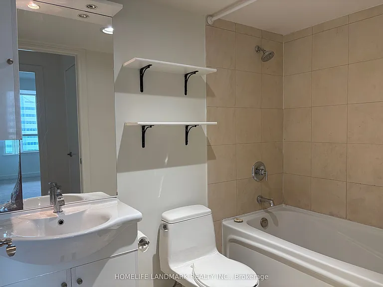 16 Harrison Garden Blvd #1812 — Photo 9