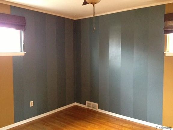 4th image of 30463 Rosslyn Ave