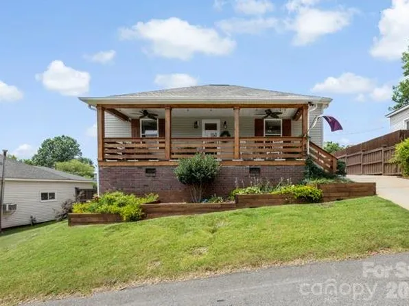 13 1st St, Cramerton, NC 28032