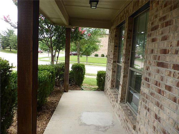 5th image of 2014 Lake Trail Dr