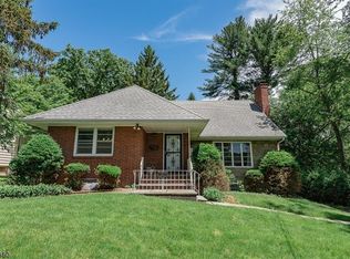 27 Cornelia Pl, Glen Rock, NJ 07452