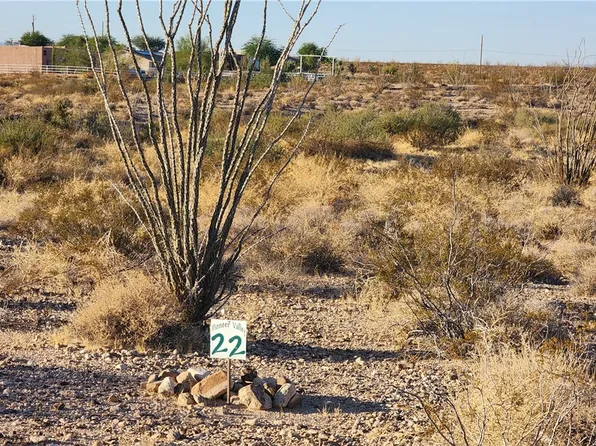 208-33 W Wilshire Rd #22, Yucca, AZ 86438